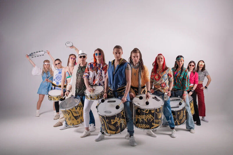 Команда Baraband в костюмах